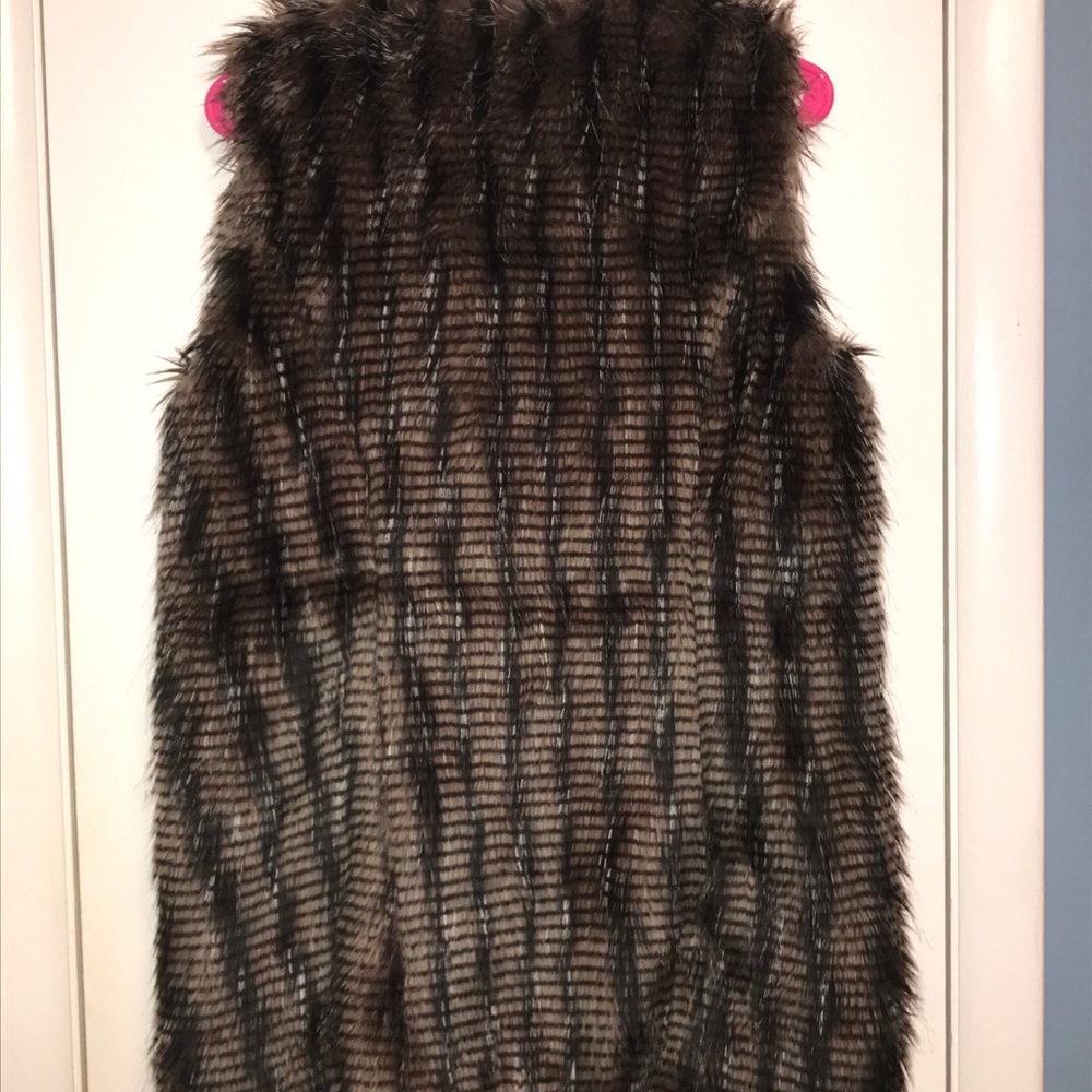 Vest - Picture 2 of 3
